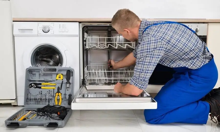 Çilimli Termoteknik servisi teknisyen ekibi beyaz eşya tamiri yaparken